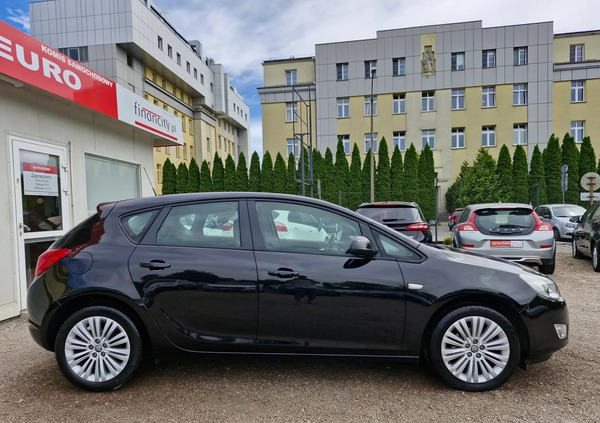 Opel Astra cena 25900 przebieg: 117000, rok produkcji 2012 z Żnin małe 781